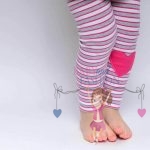 Babyandkidfashion, pink csíkos leggings, pink szívvel, kislányoknak, kép.