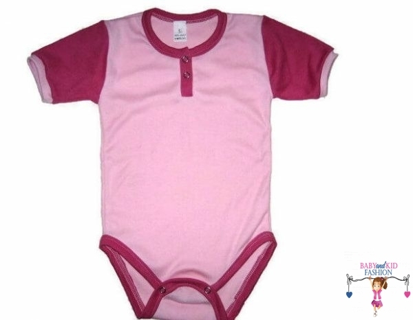 Kislányos gyerek body rózsaszín, rózsaszín színű pocak, pink rövid ujjal és szegőkkel, termékkép.