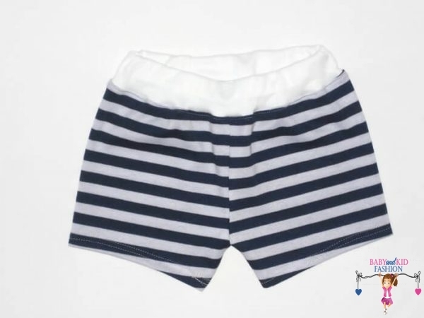 Pamut baba rövidnadrág fiúnak, sötétkék-fehér széles csíkos, fehér színű derékpasszéval, termékkép.