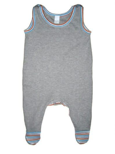 Kisfiú ujjatlan rugdalózó, világosszürke színű ujjatlan rugi, narancssárga-türkizkék-szürke keskeny csíkos talppal és szegőkkel, vállnál patentos, termékkép.