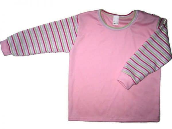 Kislány felső, rózsaszín egyenes szabású felső, ujja pink-kiwi-fehér-rózsaszín keskeny csíkos, ujja vége passzés, termékkép.