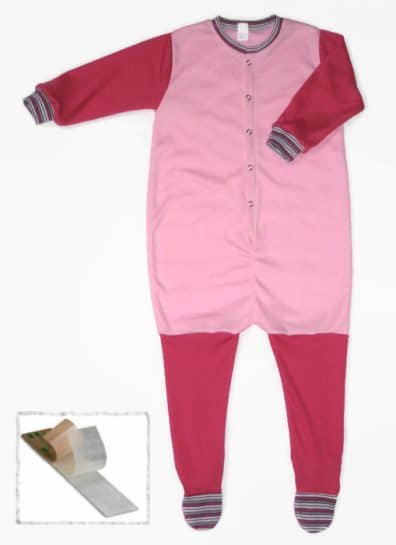 Lányoknak tipegő hálózsák, rózsaszín színű pocak, pink hosszú ujjal és kamáslival, talpas, rózsaszín csíkos szegőkkel, elöl végig patentos, termékkép.