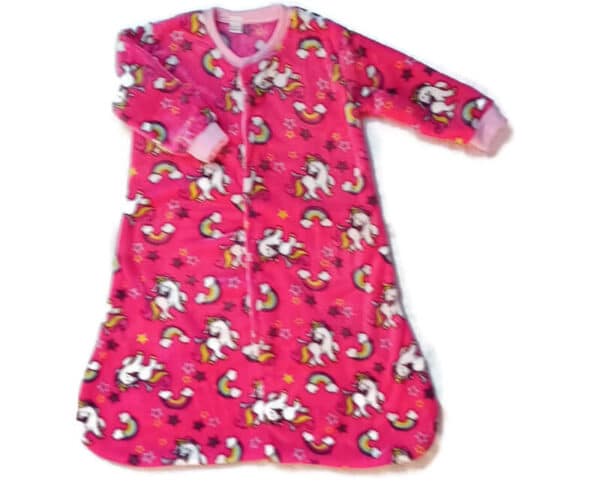 téli hálózsák gyerekeknek, pink alapon unikornis minta, wellsoft vastag hálózsák, hosszú ujjú, elöl végig patentos fazonú hagyományos hálózsák, kép.