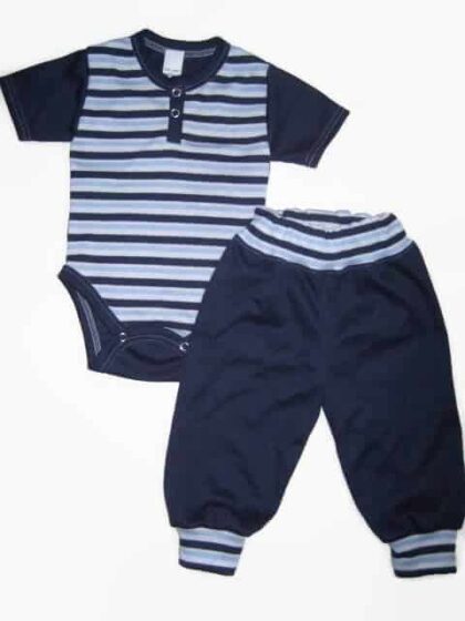 Baba body szettek fiú, sötétkék-farmerkék-fehér csíkos body, sötétkék rövid ujjal és színben illő sötétkék hosszú nadrággal, termékkép.