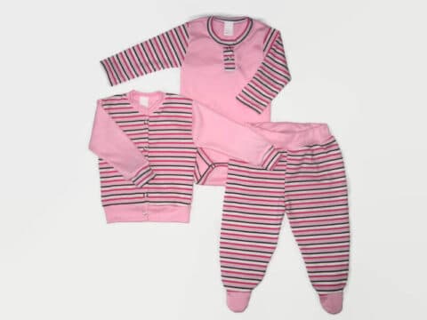 Bébi lányos szett, rózsaszín, pink-rózsaszín-fehér-fekete csíkos ujjal hosszú ujjú body, csíkos talpas nadrág és színben illő kerek nyakú kocsikabát, 3 darabos szett, termékkép.