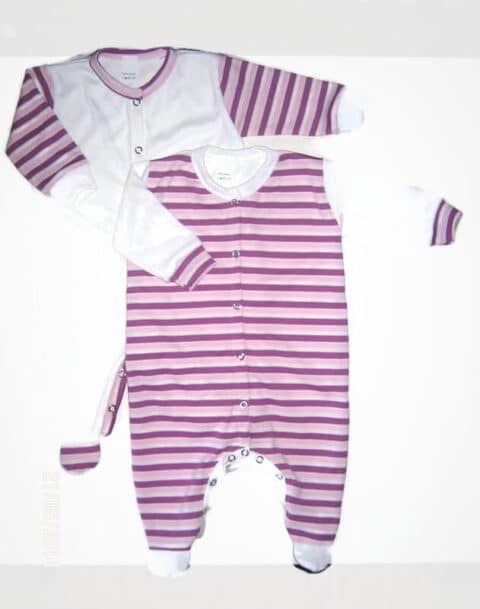 Bébi rugdalózó lányos, 2 darab rugi, fehér, lila-fehér-rózsaszín csíkos anyaggal kombinálva, elöl végig patentos, talpas, termékkép.